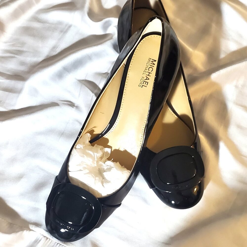 MICHAEL KORS Buckled Shoe